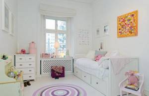 Белая комната ассоциируется с чистотой и порядком