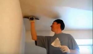 как выровнять потолок шпаклевкой своими руками