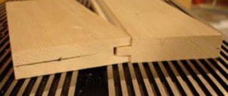 Паз в соединении «гребень-паз» выполняется размером 10х10 мм или 15х15 мм, допускается размер в 6-8 мм при использовании тонких досок