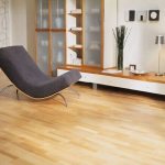 При качественном соединении клеем холодная сварка линолеума стыковочный шов не заметен