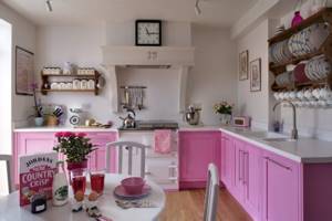 Розовая кухня Фото