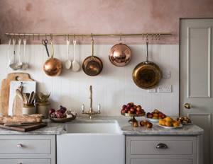 Розовая кухня Фото