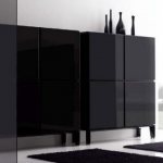 В гостиной можно использовать и такие тумбы с глянцевой блестящей поверхностью